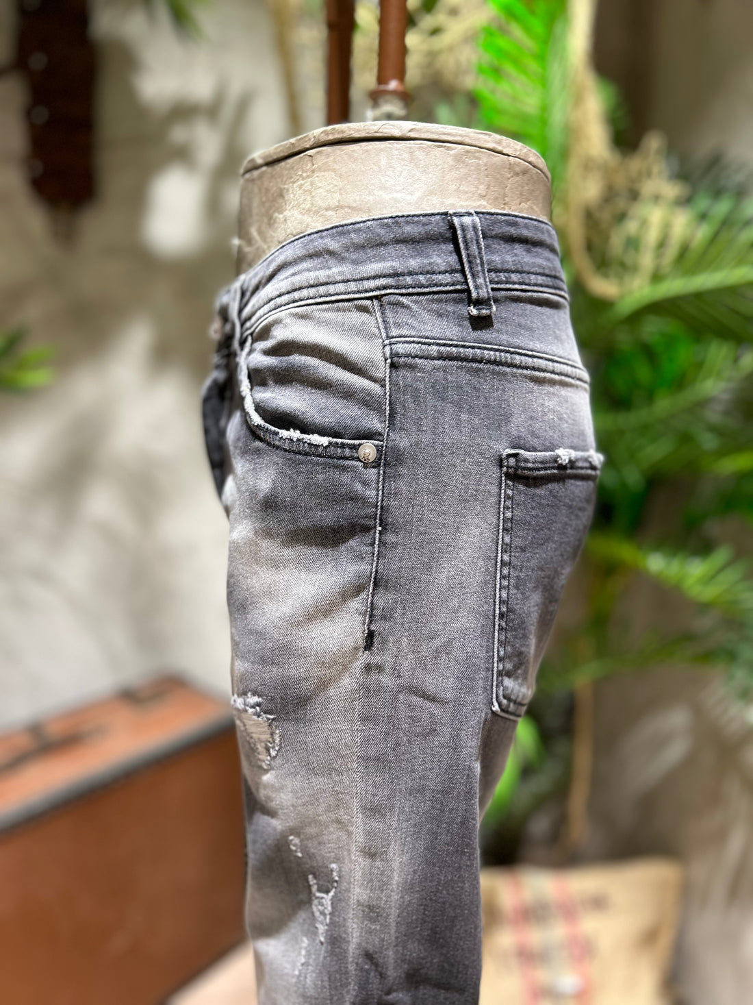 WASHED SKINNY DENIM - BLACK