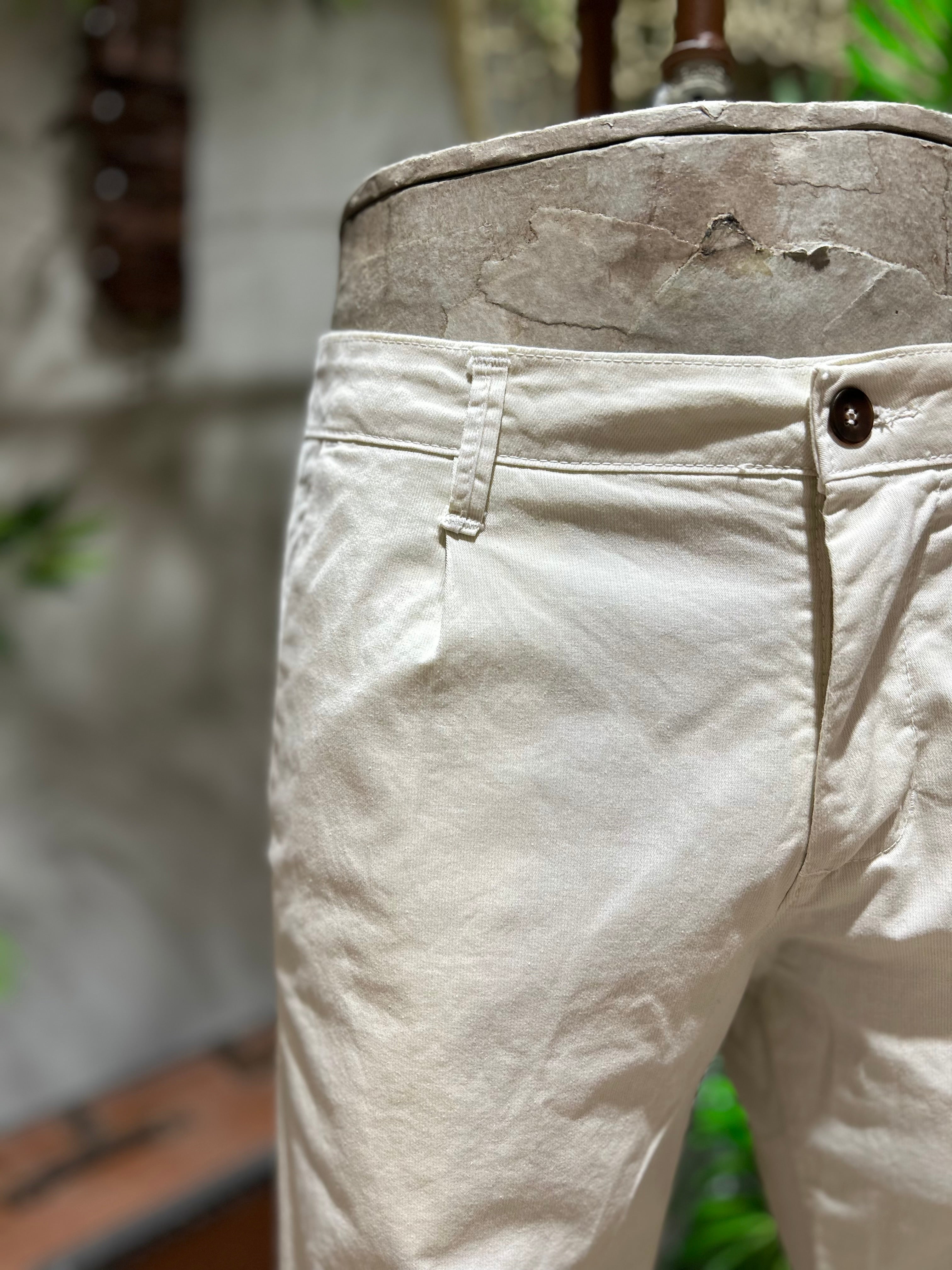 PANTALONI CHINO - LATTE