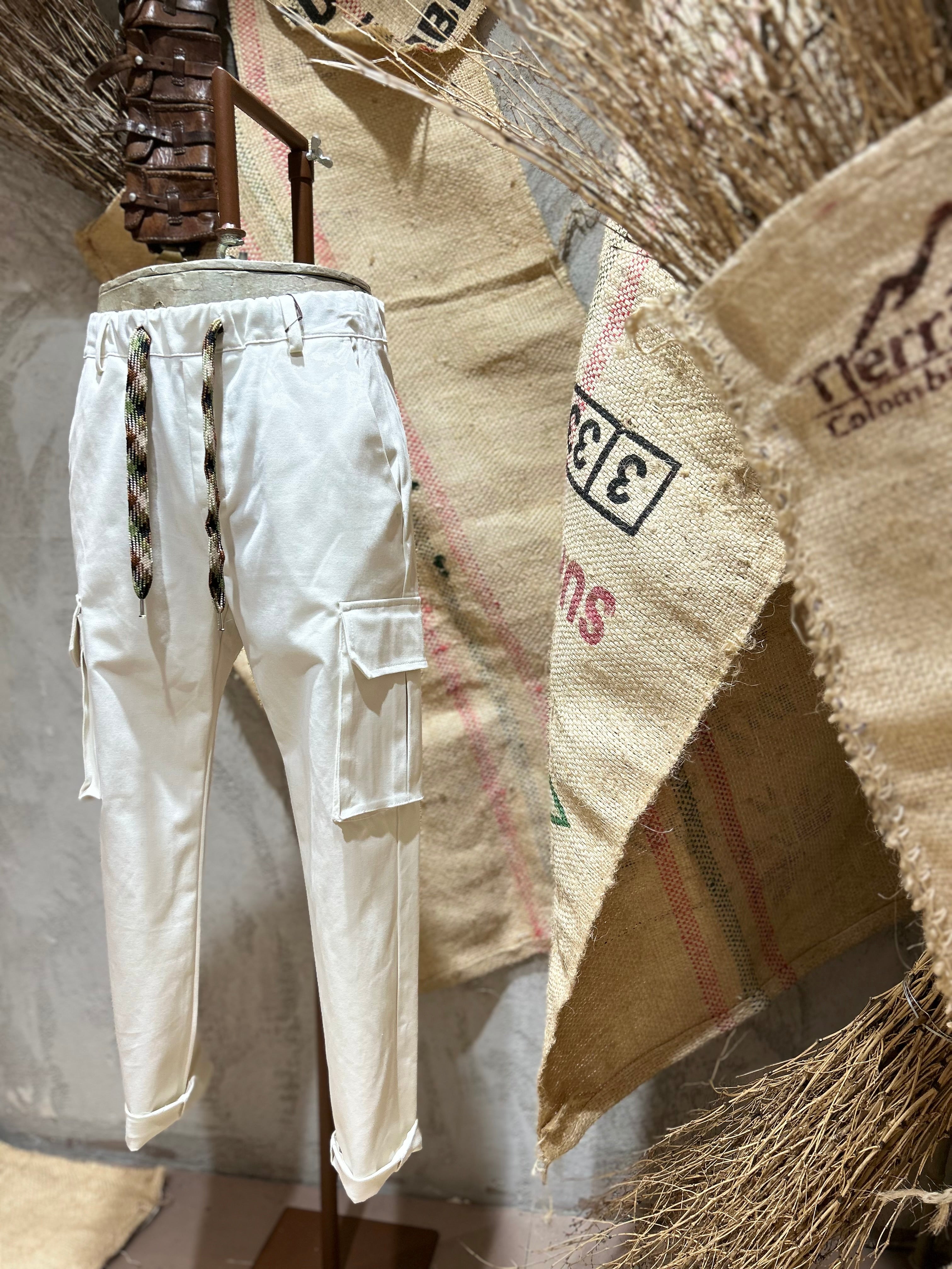 PANTALONI CARGO - FANGO, BIANCO