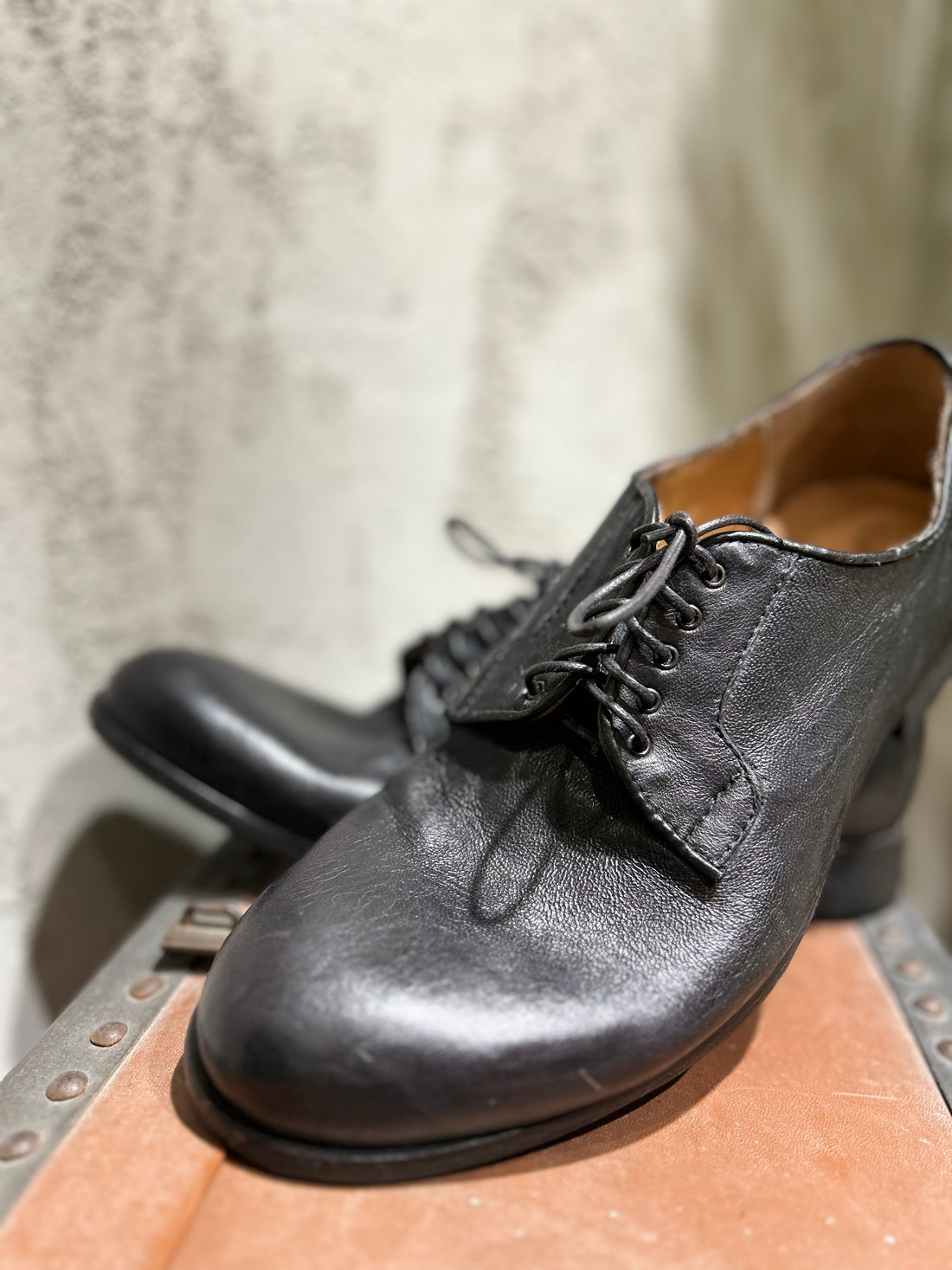 LACE-UP - BLACK