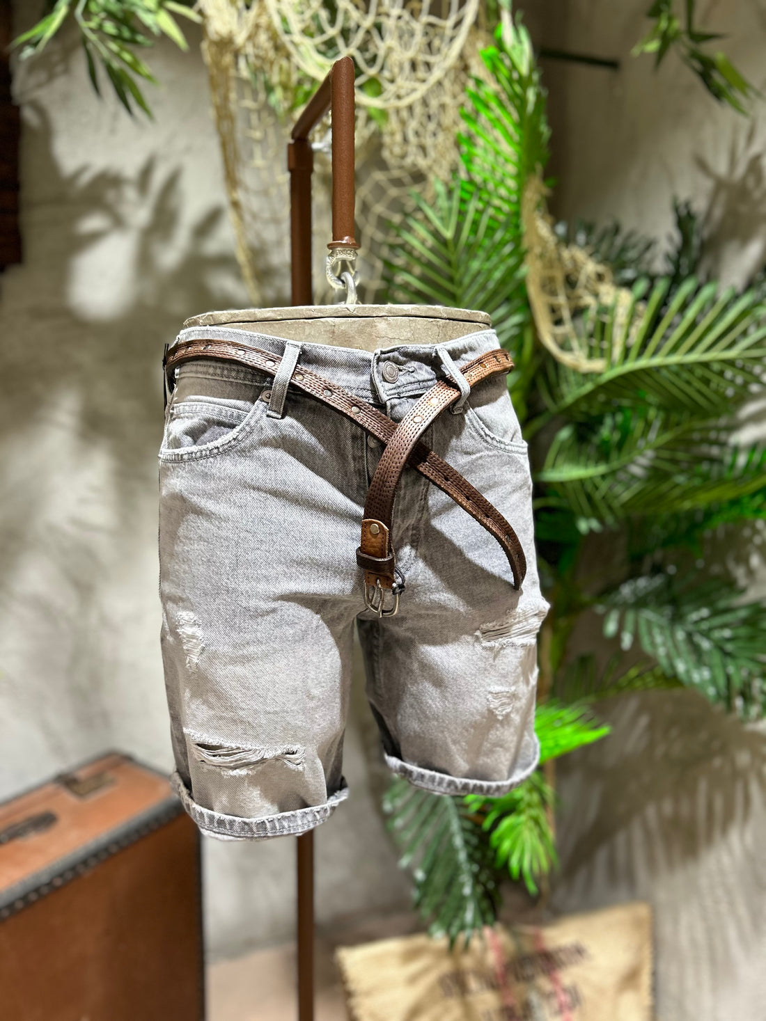 CROPPED SHORTS - DENIM, GREY
