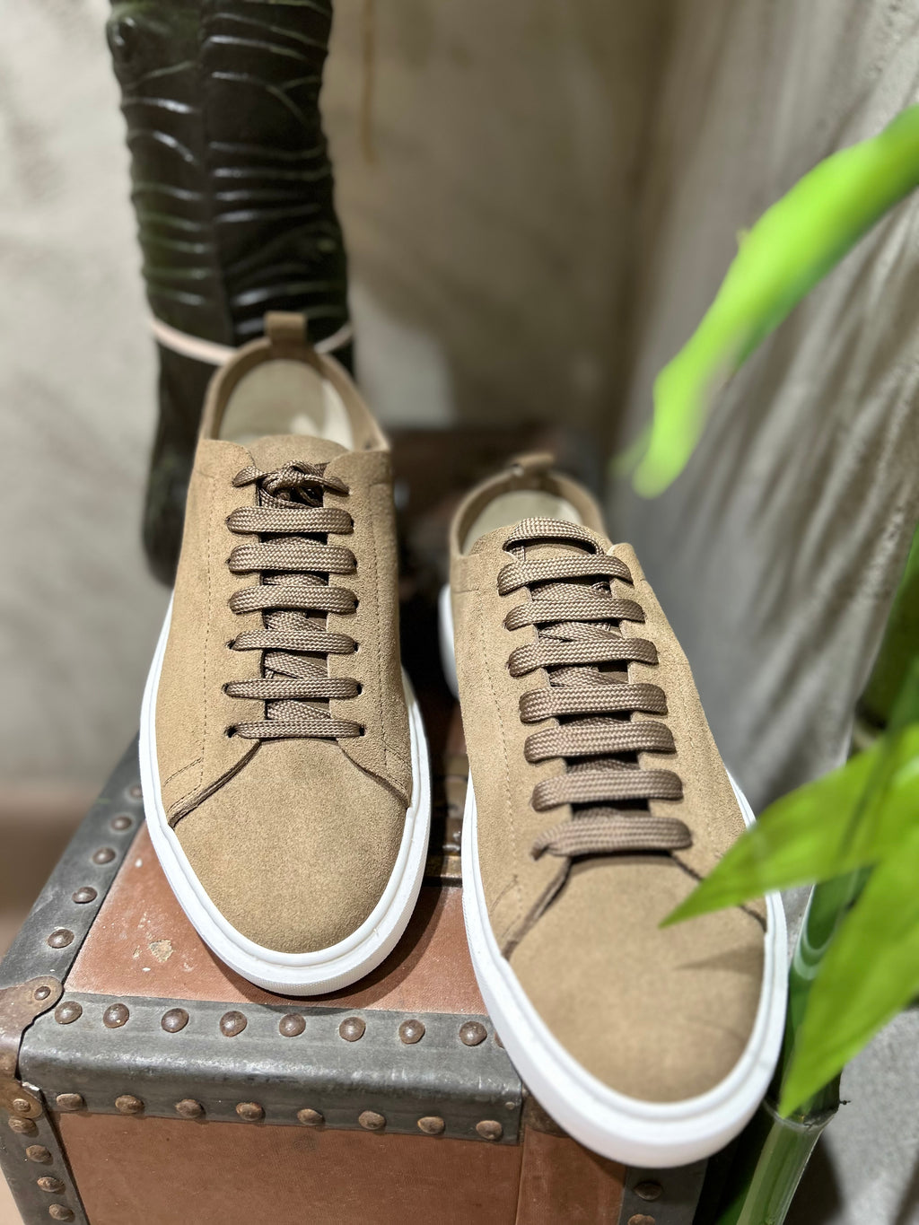 SNEAKERS IN PELLE SCAMOSCIATA - TORTORA
