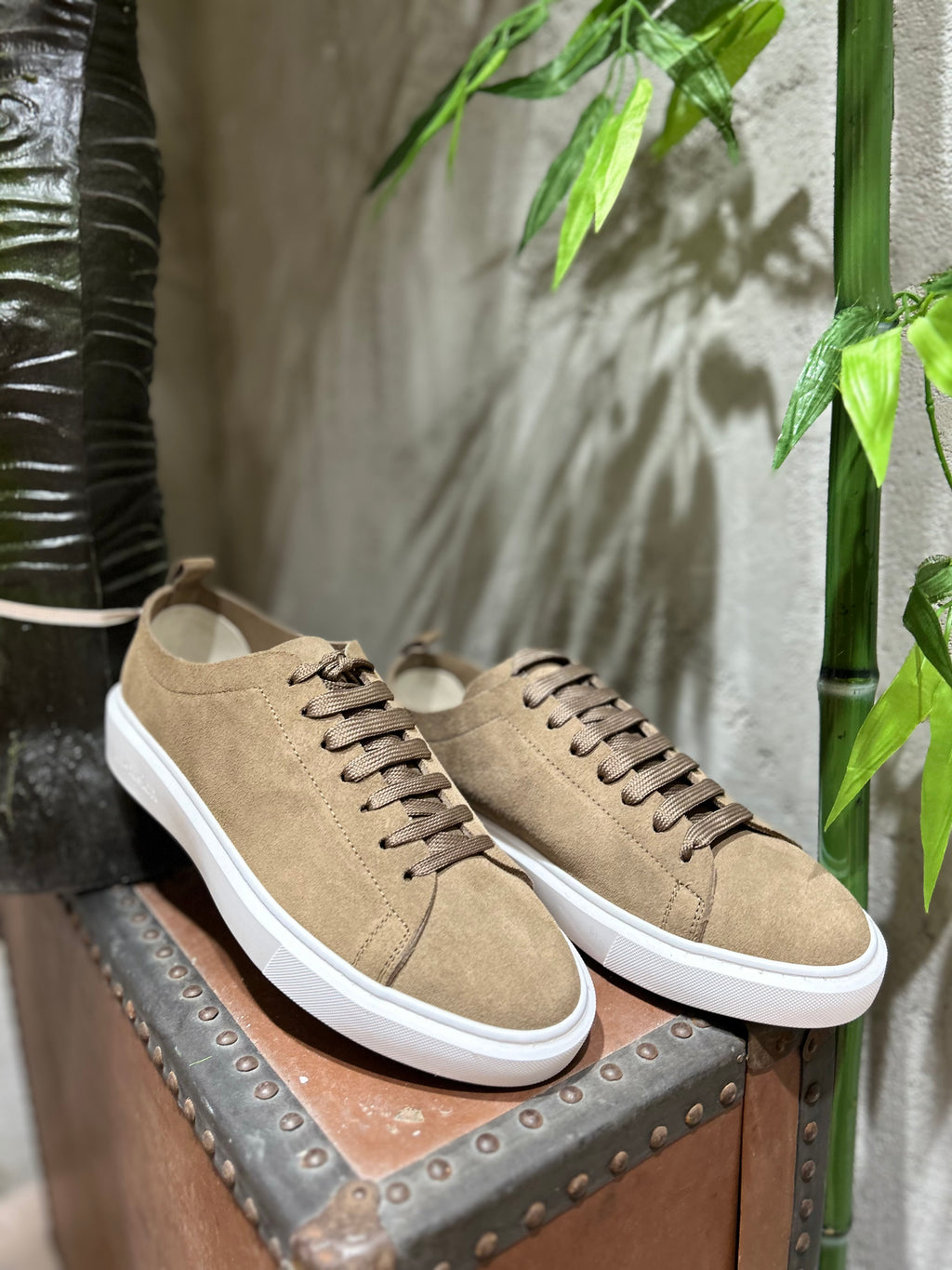 SNEAKERS IN PELLE SCAMOSCIATA - TORTORA