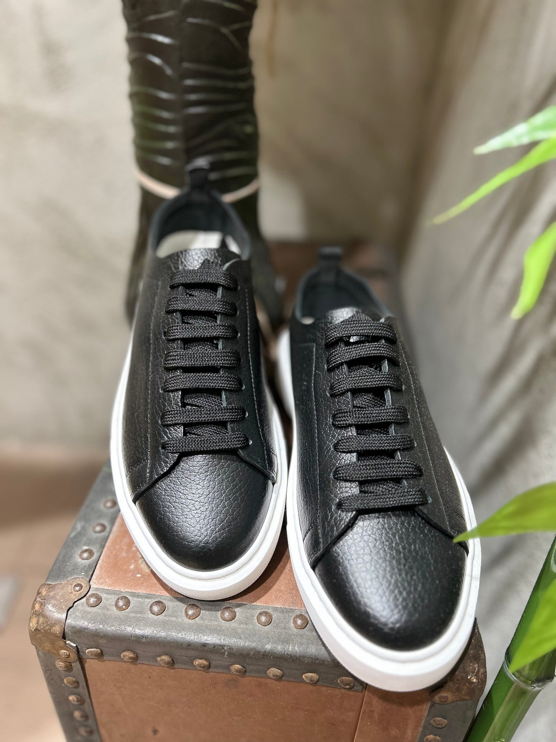 LEATHER SNEAKERS - BLACK