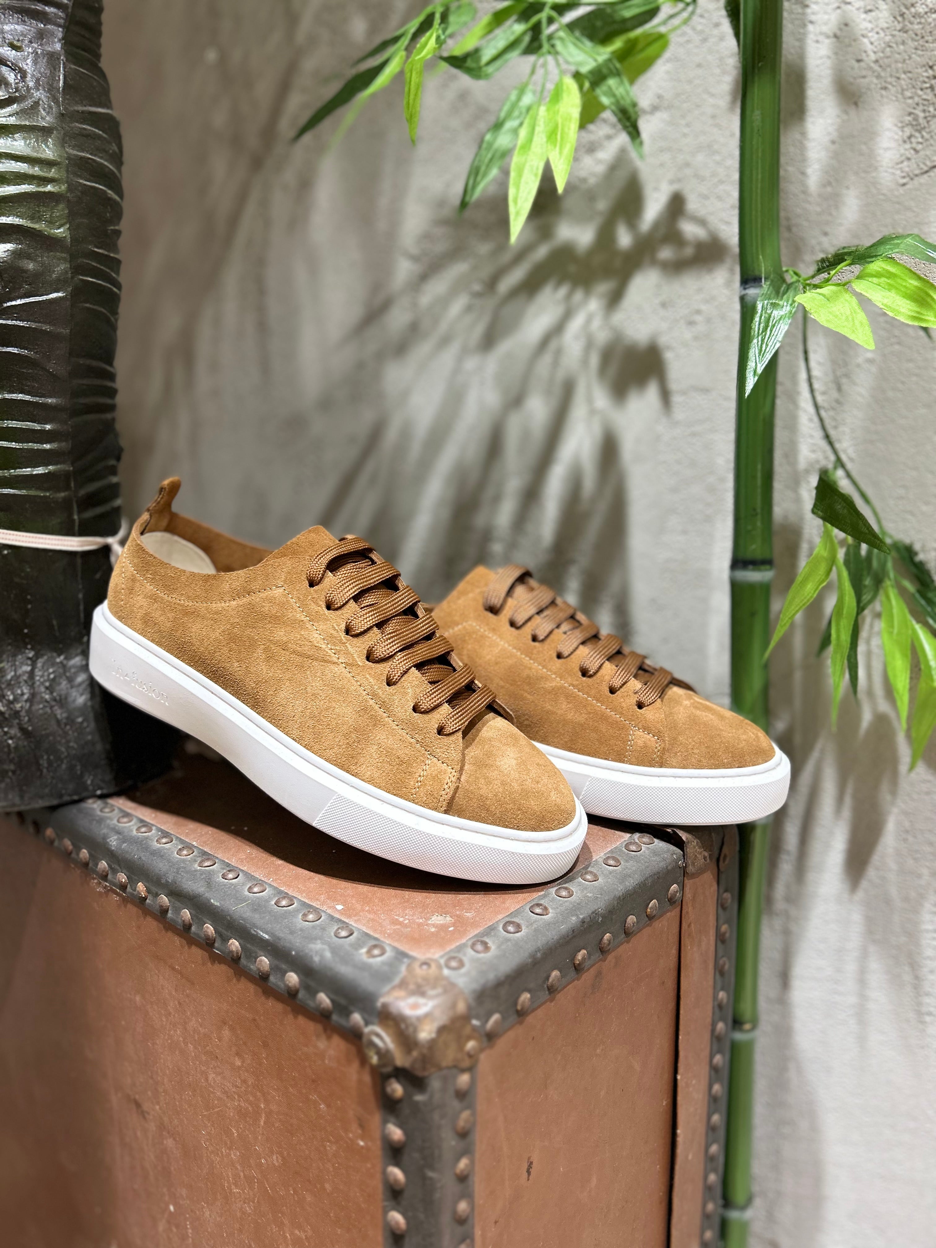 SNEAKERS IN PELLE SCAMOSCIATA - TABACCO