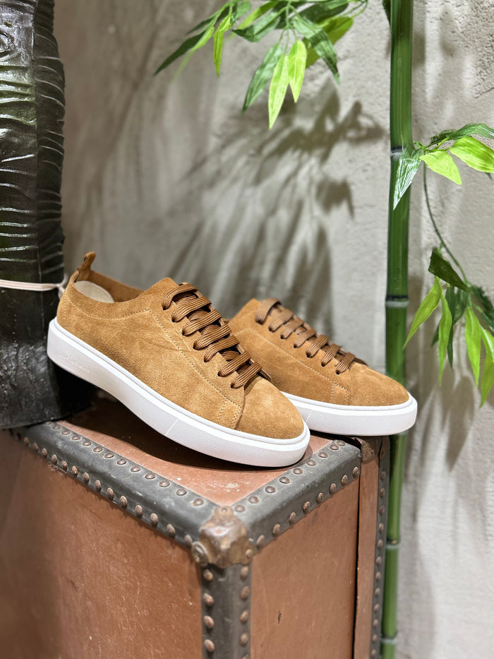 SNEAKERS IN PELLE SCAMOSCIATA - TABACCO
