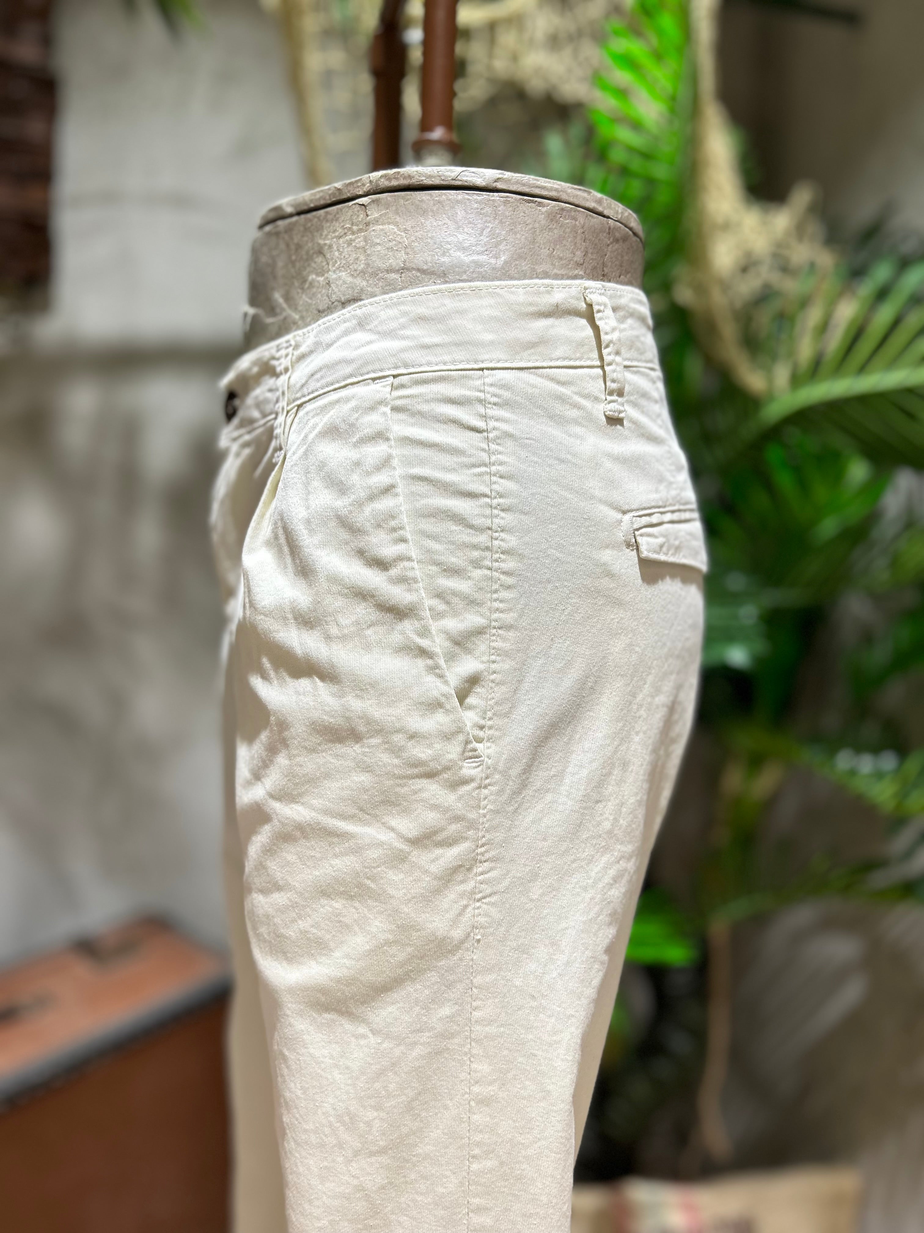 PANTALONI CHINO - LATTE
