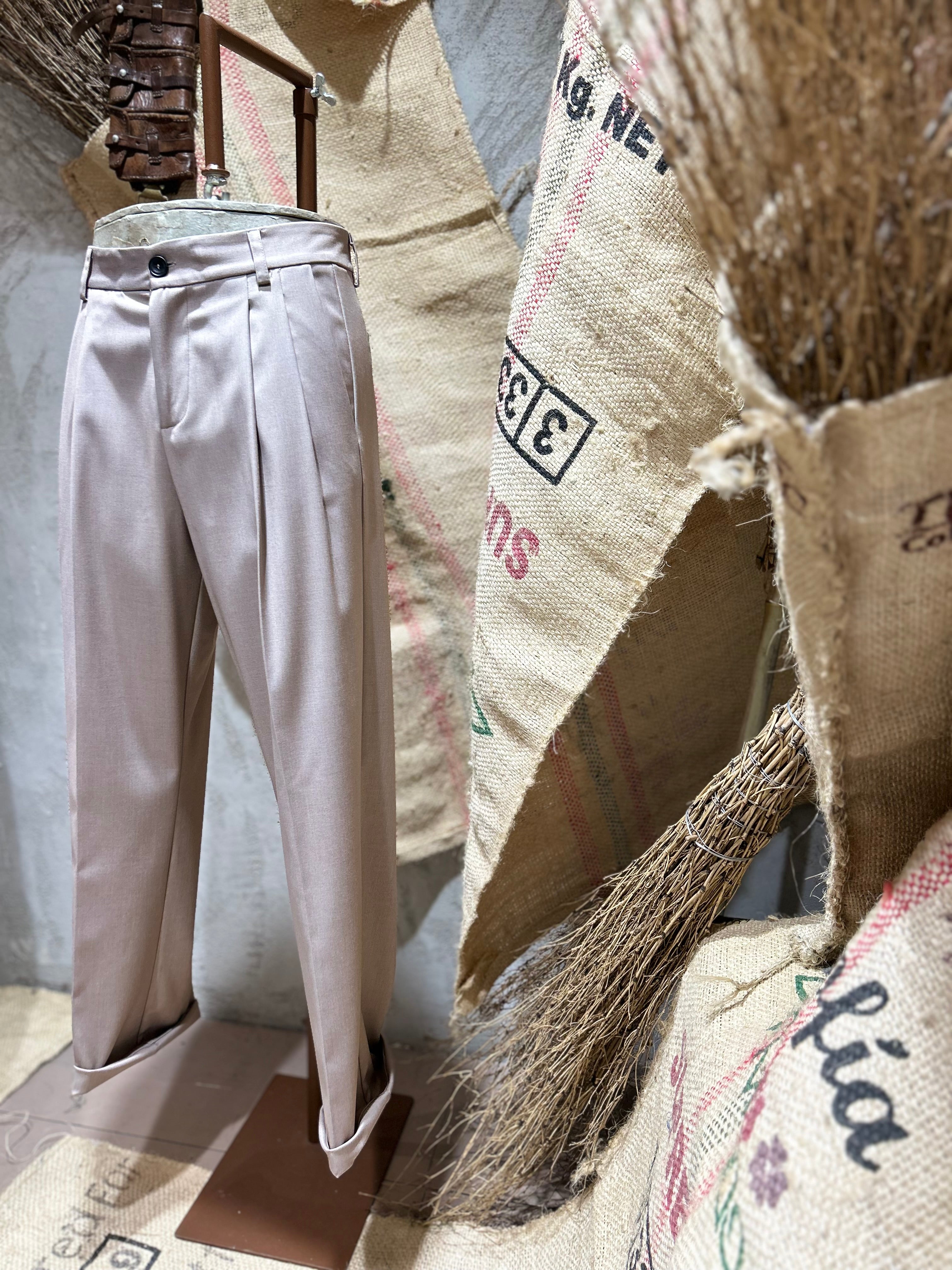 PANTALONI CON PINCES - MASTICE,NERO