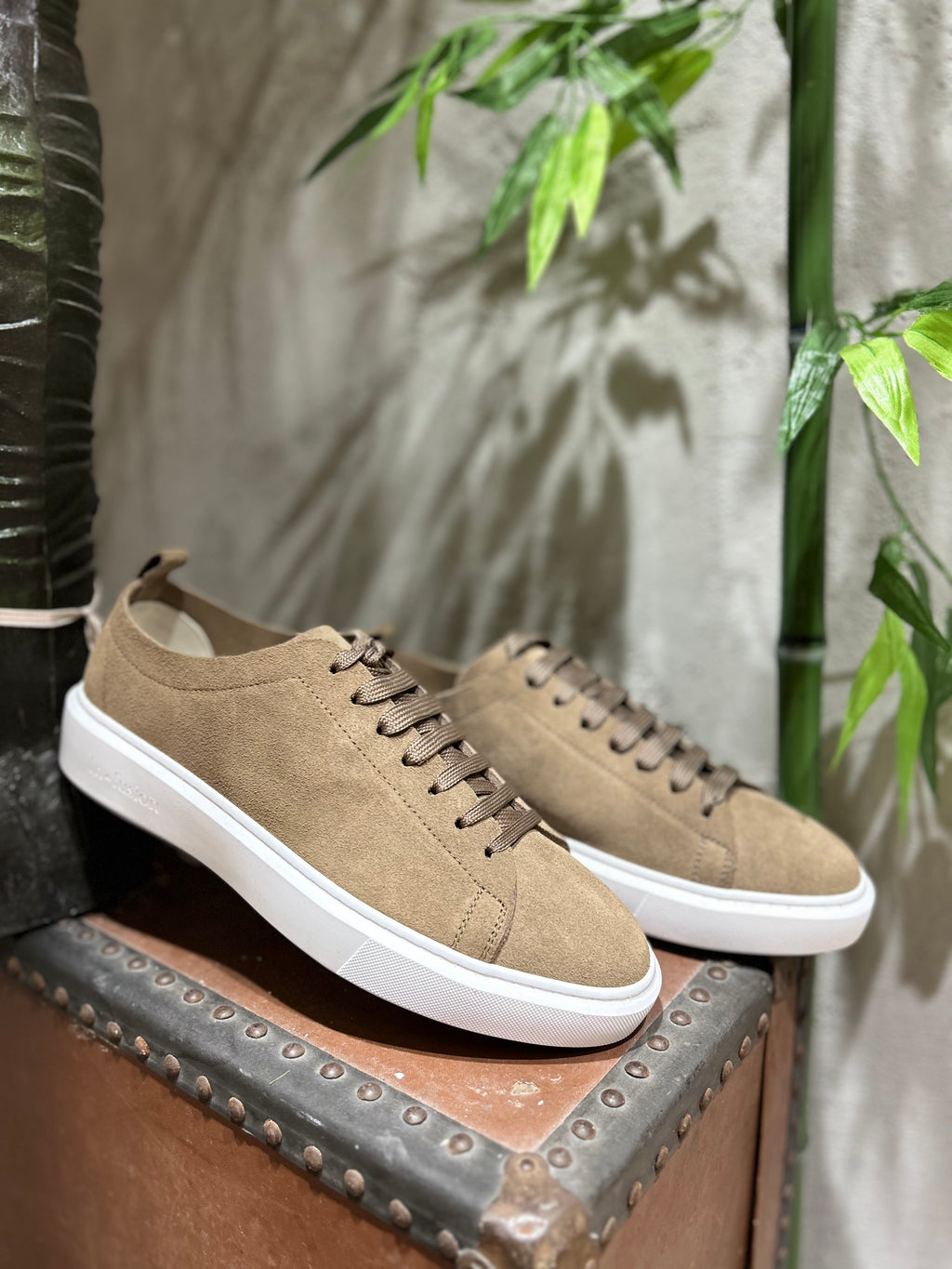 SNEAKERS IN PELLE SCAMOSCIATA - TORTORA