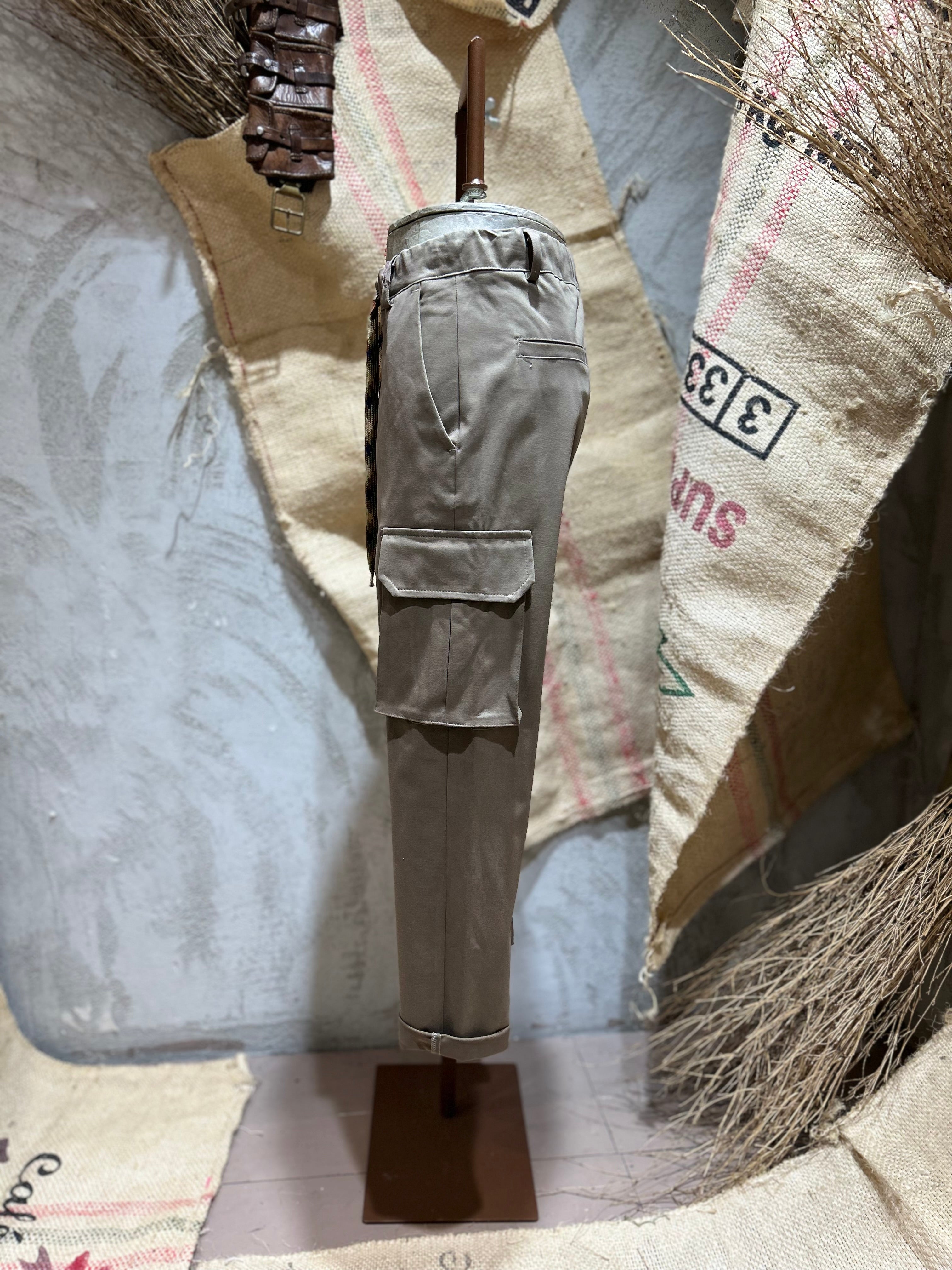 PANTALONI CARGO - FANGO, BIANCO