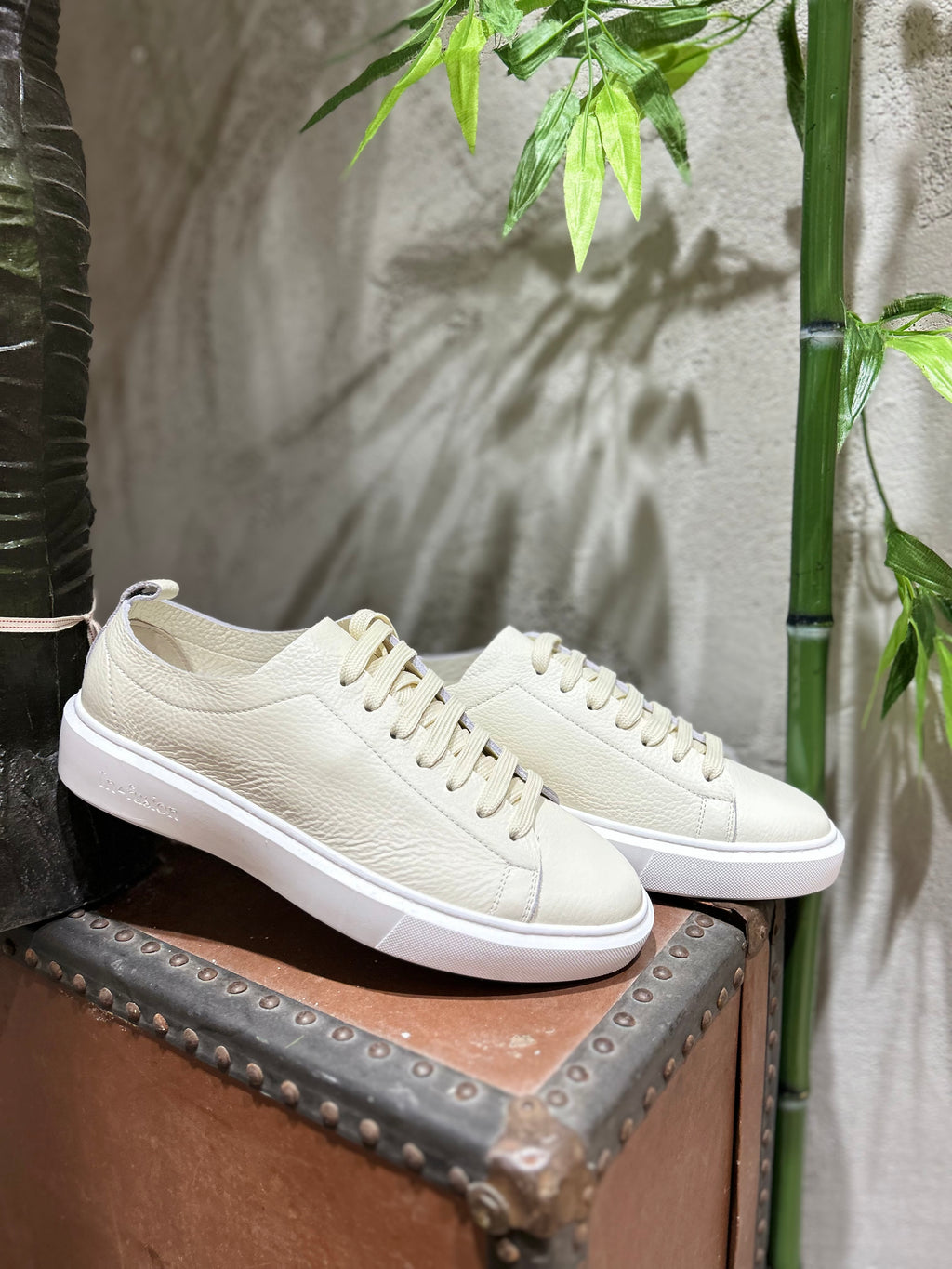 SNEAKERS IN PELLE -OFF-WHITE