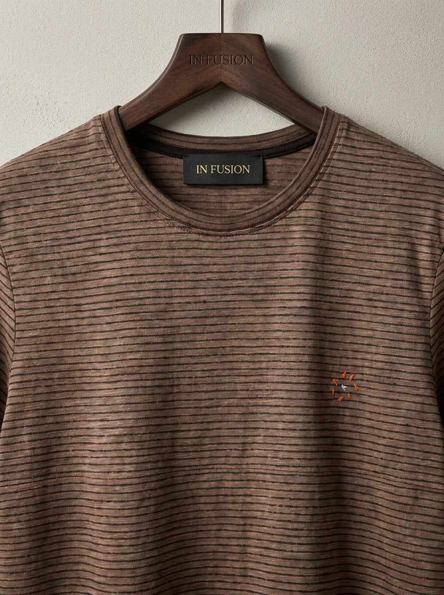 Maglia Rigata con Applicazioni Cucite a Mano