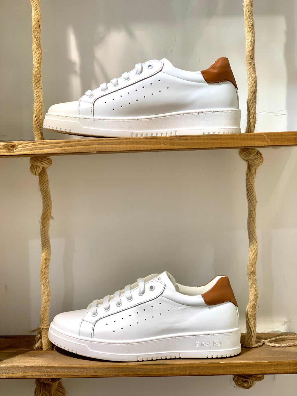 SNEAKERS BASSE IN PELLE - BIANCO