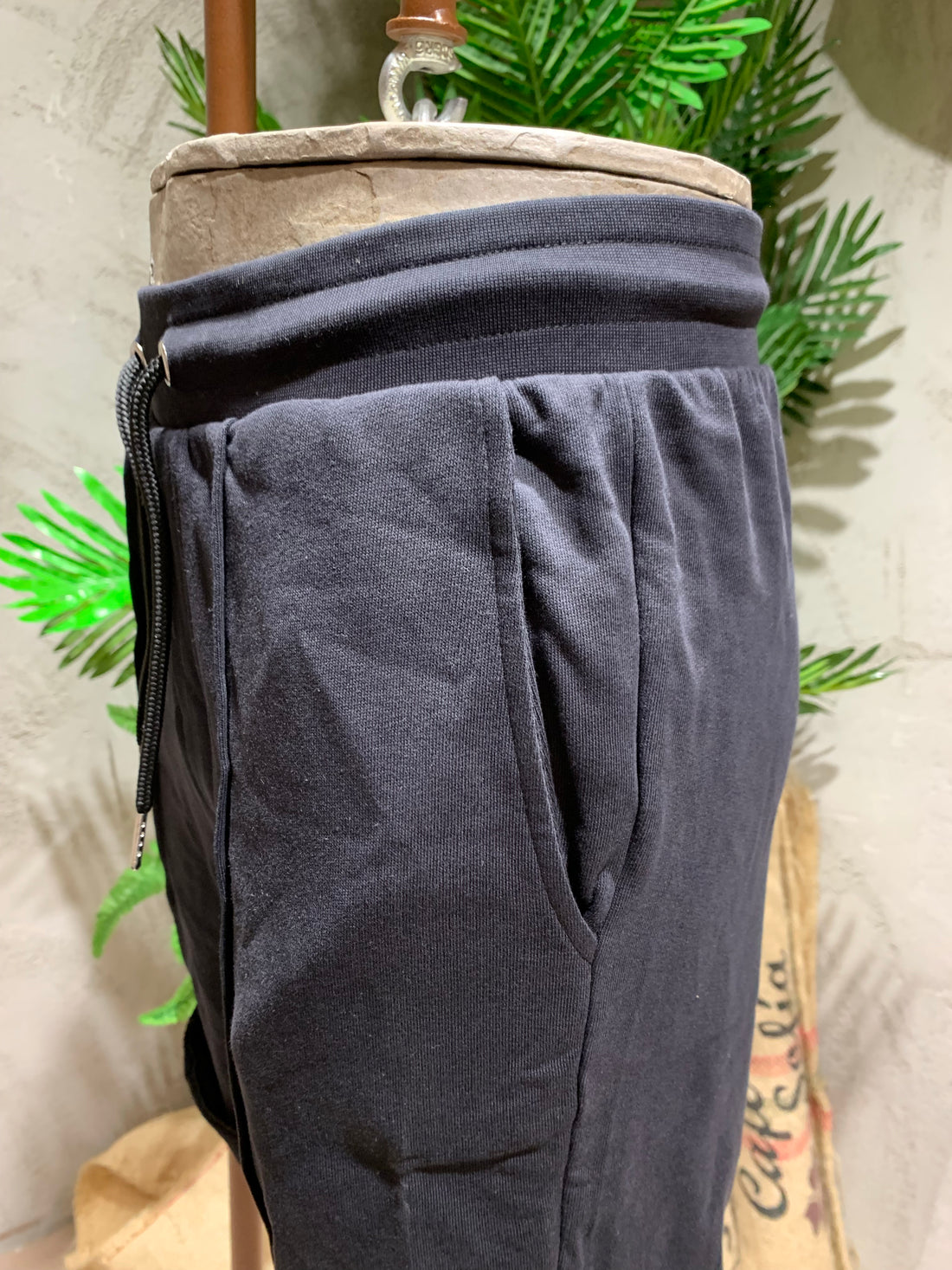 SHORTS WITH DRAWSTRING WAIST - BLACK
