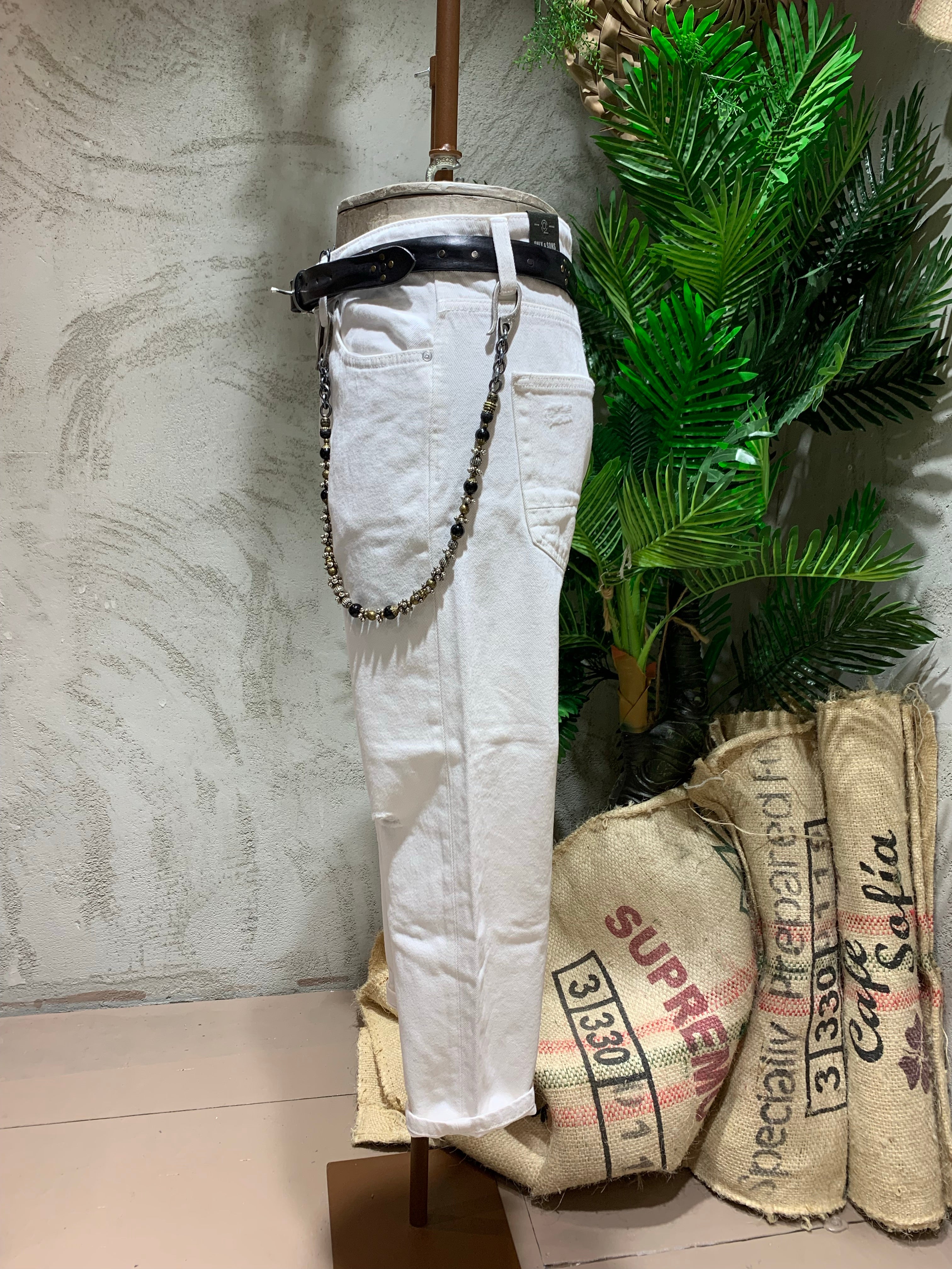 DENIM CON STRAPPI CARROT FIT - BIANCO