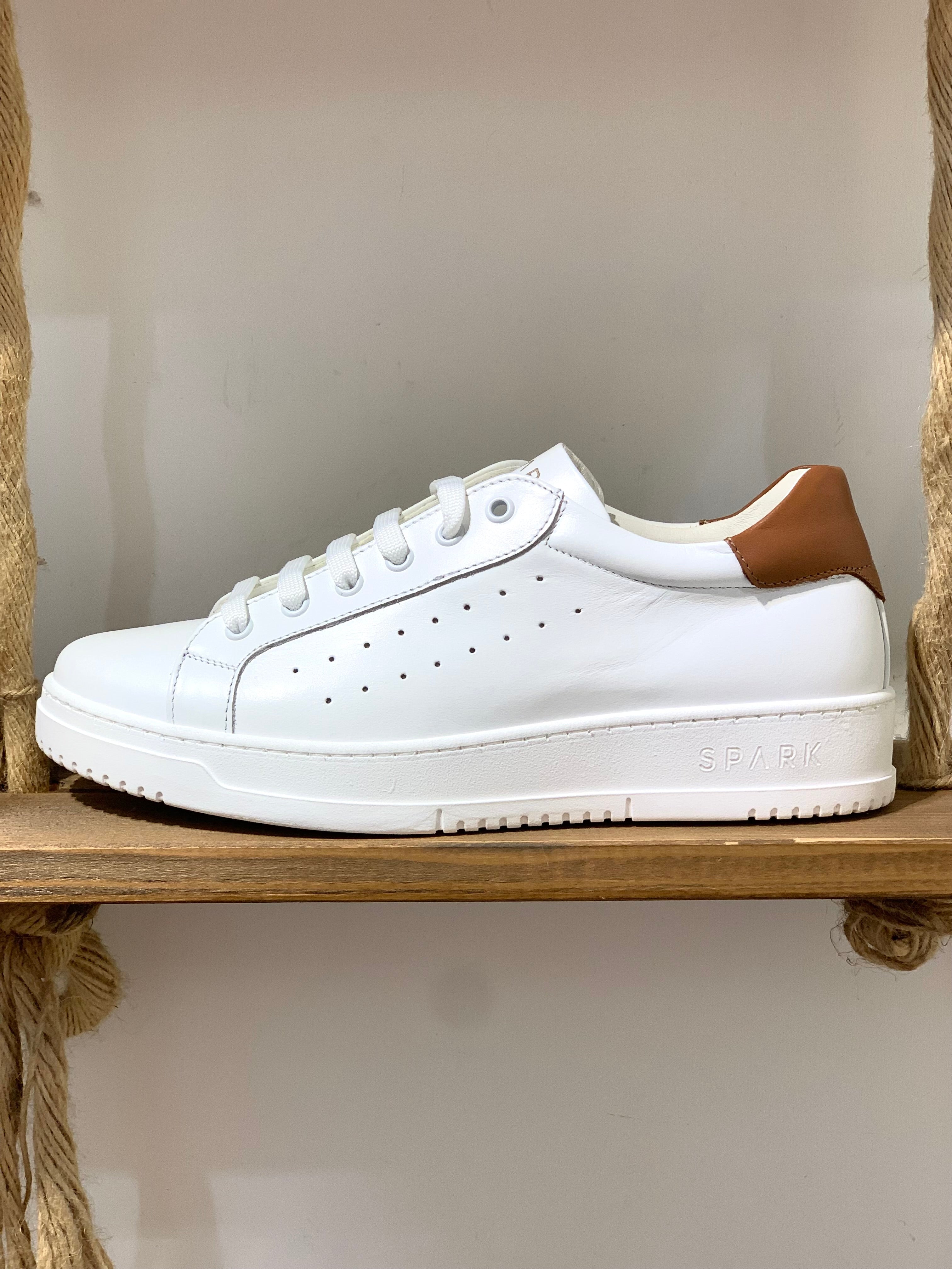 SNEAKERS BASSE IN PELLE - BIANCO