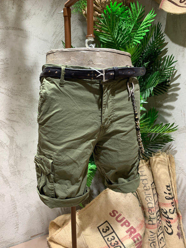 SHORTS CON TASCONI - VERDE